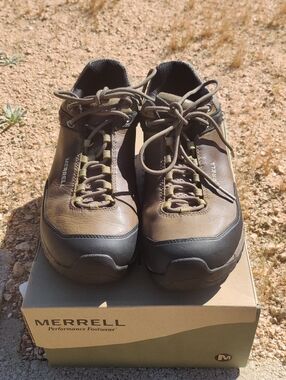 Merrell Bungee Cord Waterproof Hiking Shoes Sz. 9